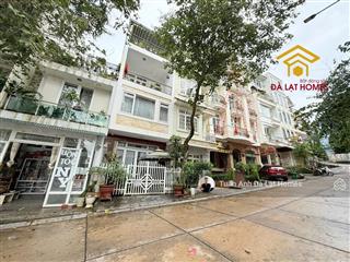 Bán nhà kqh golf valley trung tâm đà lạt gần haus dalat đi bộ ra hồ xuân hương 84m2 giá rẻ 15 tỷ