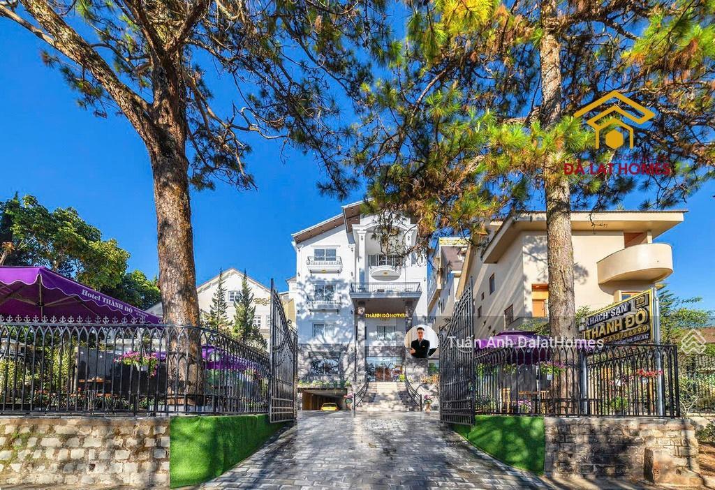 Bán khách sạn mặt tiền triệu việt vương đà lạt hơn 1700m2 dt sàn, 33 phòng, sát dinh bảo đại