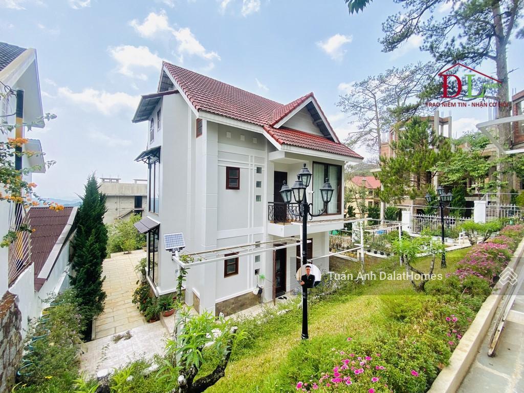 Bán biệt thự 2 mặt tiền khởi nghĩa bắc sơn đà lạt diện tích lớn 1063m², cung đường rợp tán thông
