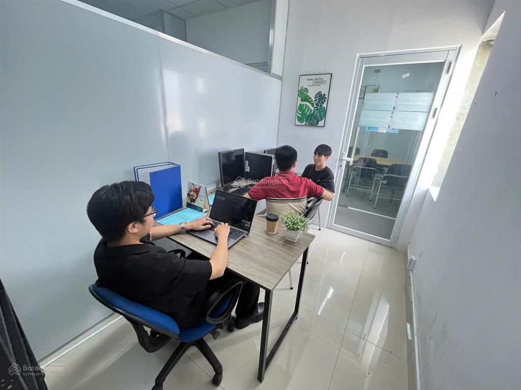 Văn phòng riêng giá trọn gói 3 triệu có cửa sổ, sẵn bàn ghế vào làm ngay