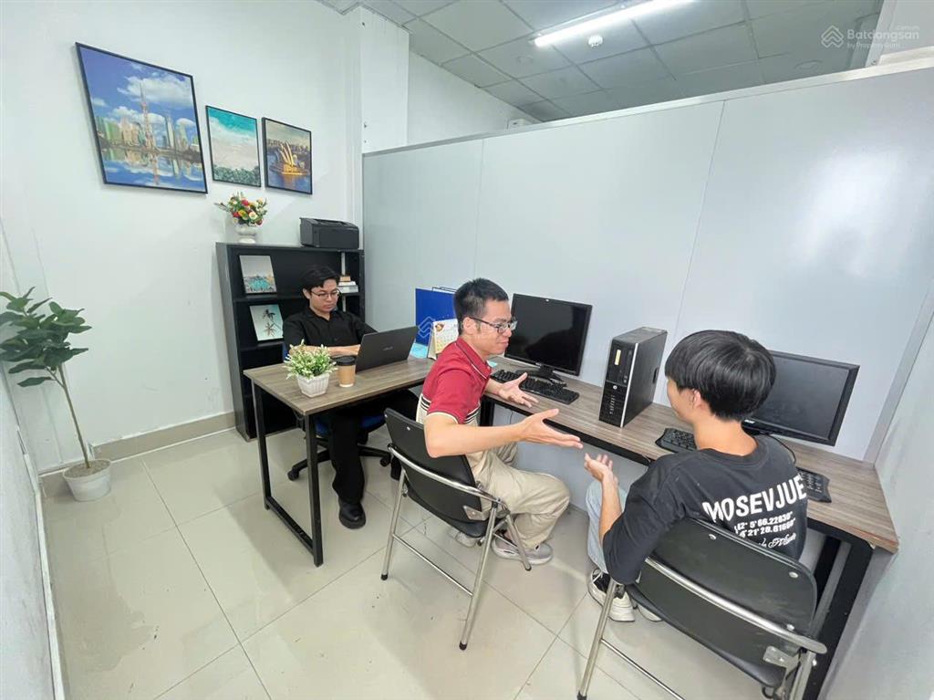 Văn phòng riêng giá trọn gói 3 triệu có cửa sổ, sẵn bàn ghế vào làm ngay