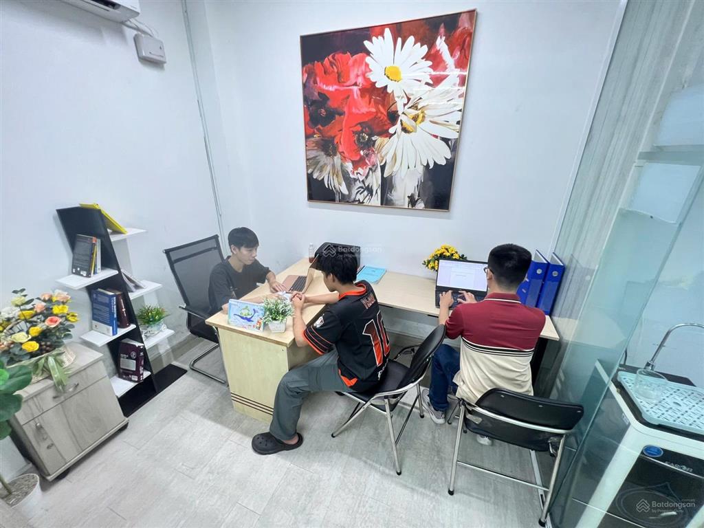Văn phòng riêng cho 2 người trọn gói chỉ 2.500.000đ