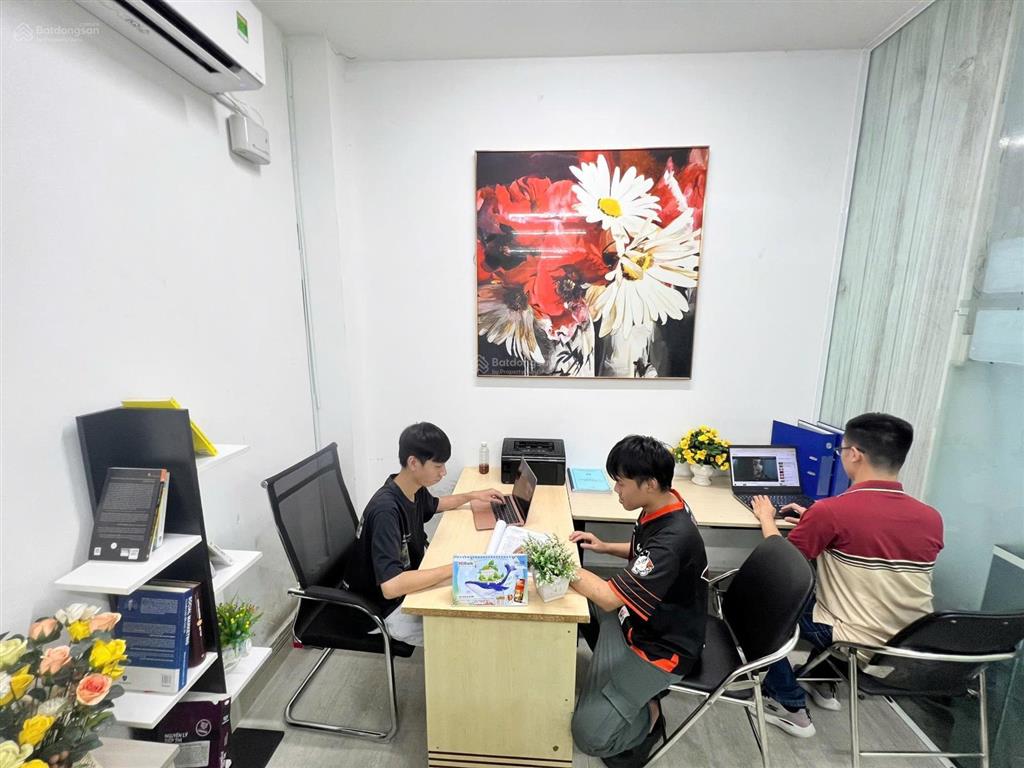 Văn phòng riêng cho 2 người trọn gói chỉ 2.500.000đ