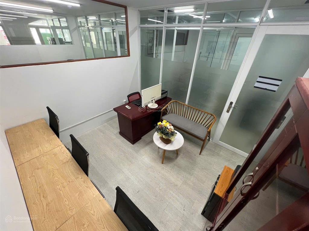 Văn phòng cho 5 người, giá trọn gói chỉ 4 triệu bao điện nước wifi, sẵn bàn ghế, vào làm ngay