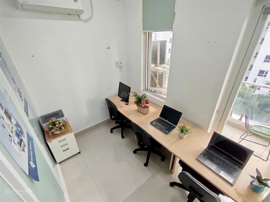 Văn phòng riêng giá trọn gói 3 triệu có cửa sổ, sẵn bàn ghế vào làm ngay