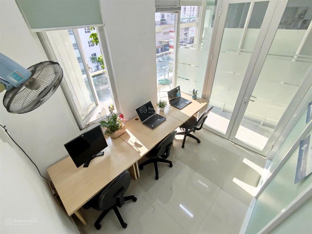 Văn phòng riêng giá trọn gói 3 triệu có cửa sổ, sẵn bàn ghế vào làm ngay