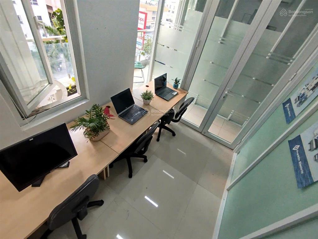 Văn phòng riêng giá trọn gói 3 triệu có cửa sổ, sẵn bàn ghế vào làm ngay