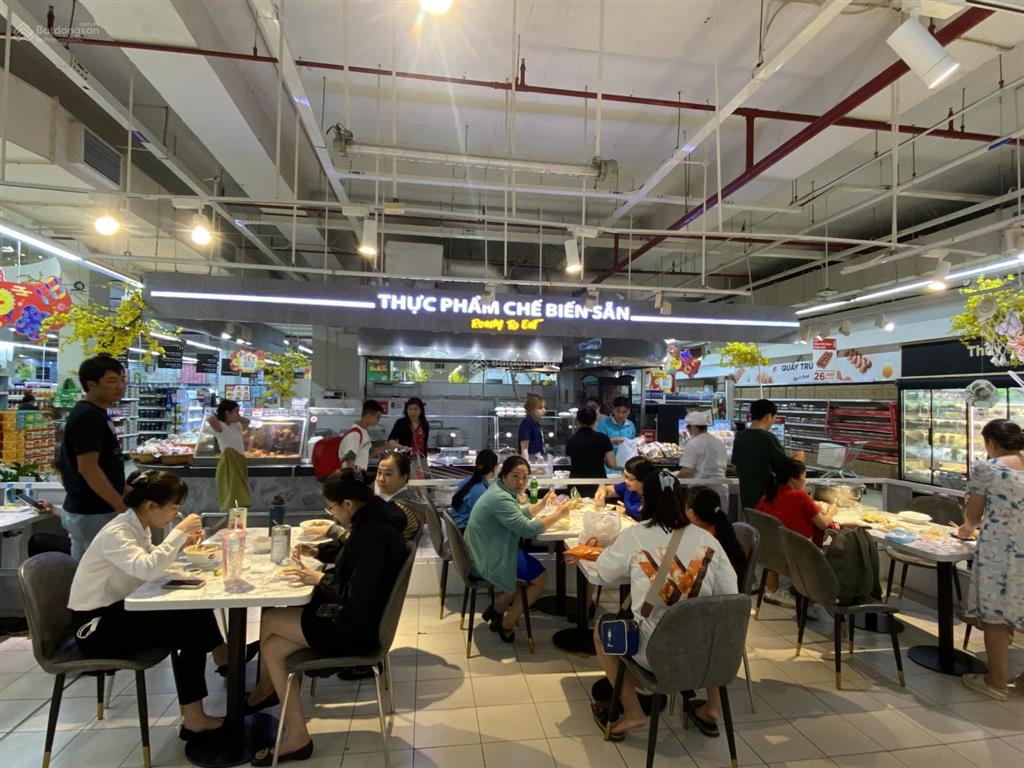 Văn phòng sát ban công 10m2 cho 3 người  miễn phí đặt cọc thuê linh hoạt