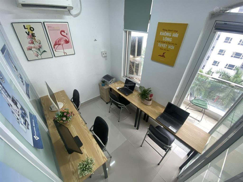 Văn phòng sát ban công 10m2 cho 3 người  miễn phí đặt cọc thuê linh hoạt