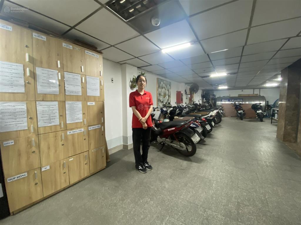 Văn phòng sát ban công 10m2 cho 3 người  miễn phí đặt cọc thuê linh hoạt