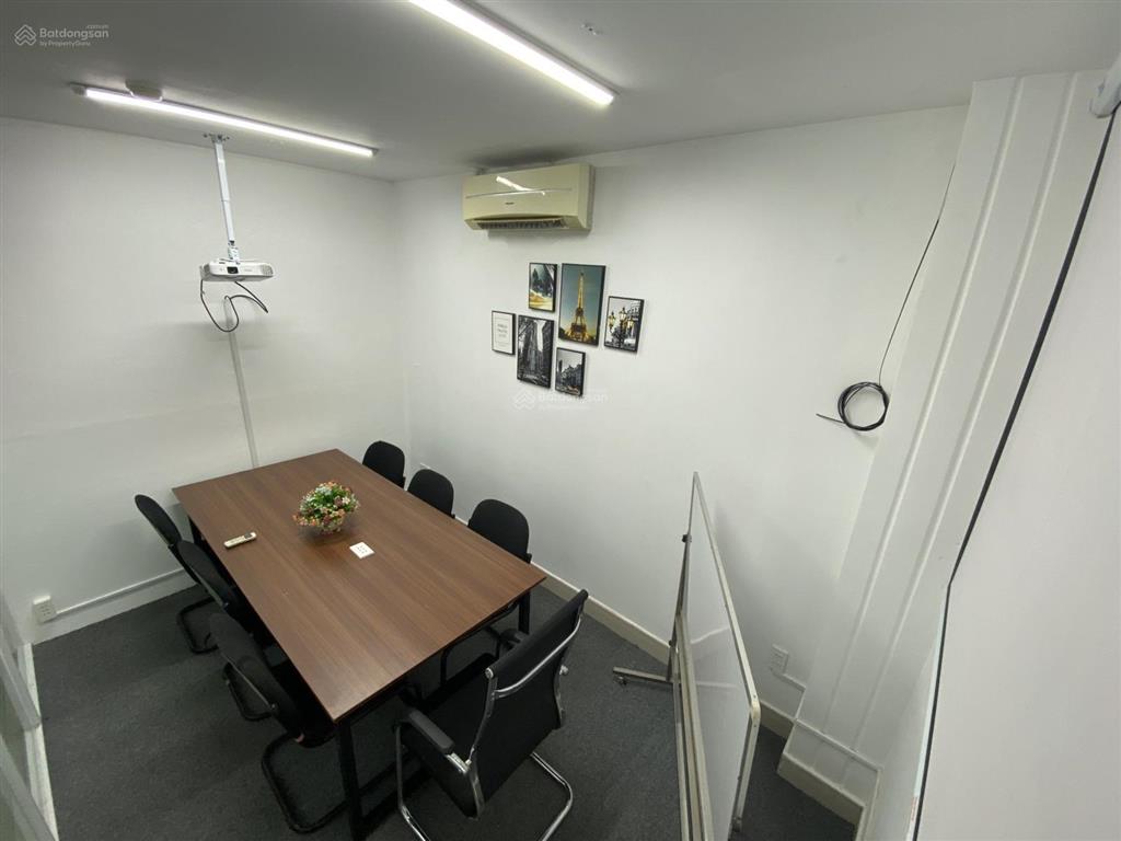 Văn phòng sát ban công 10m2 cho 3 người  miễn phí đặt cọc thuê linh hoạt