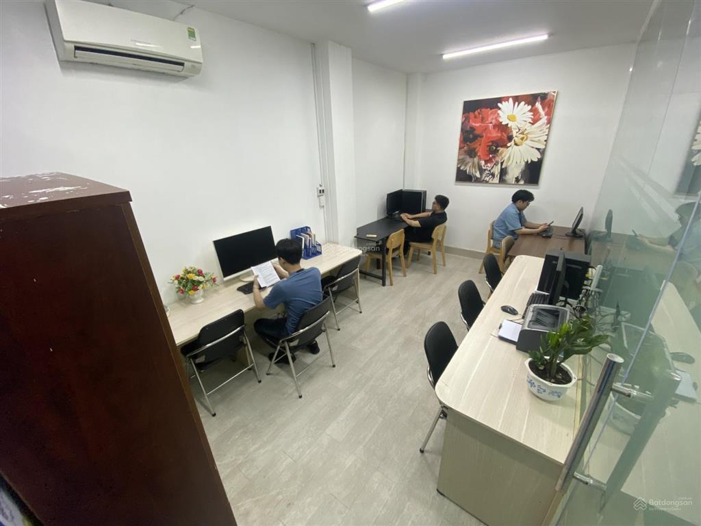 Phòng kính yên tĩnh cho nhóm 10 người, không gian sáng, làm việc thoải mái
