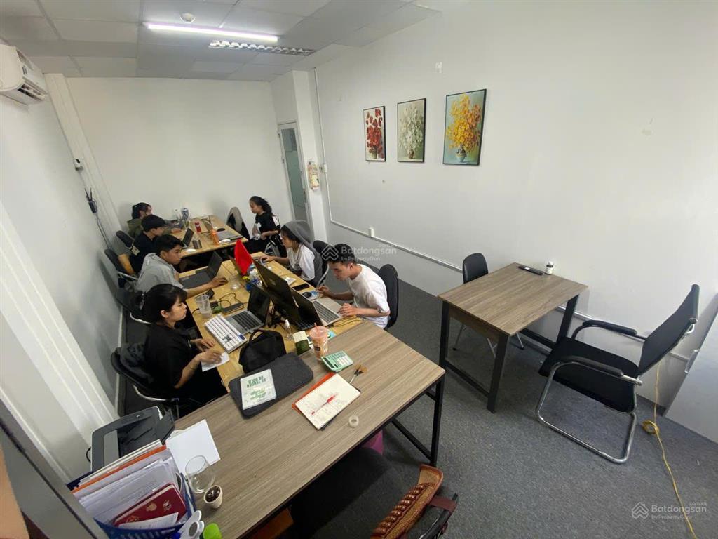Văn phòng 25m2 cho 8  10 người, chỉ 7,5 triệu/tháng, có cửa sổ vào làm ngay