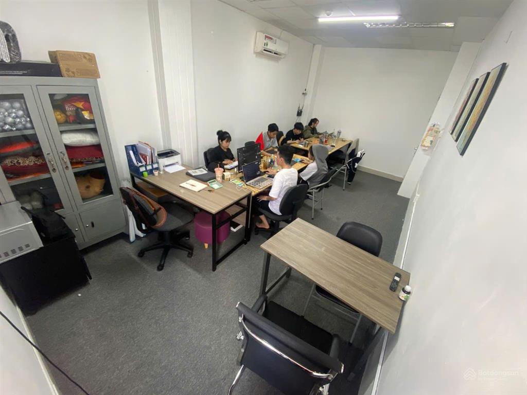 Văn phòng 25m2 cho 8  10 người, chỉ 7,5 triệu/tháng, có cửa sổ vào làm ngay