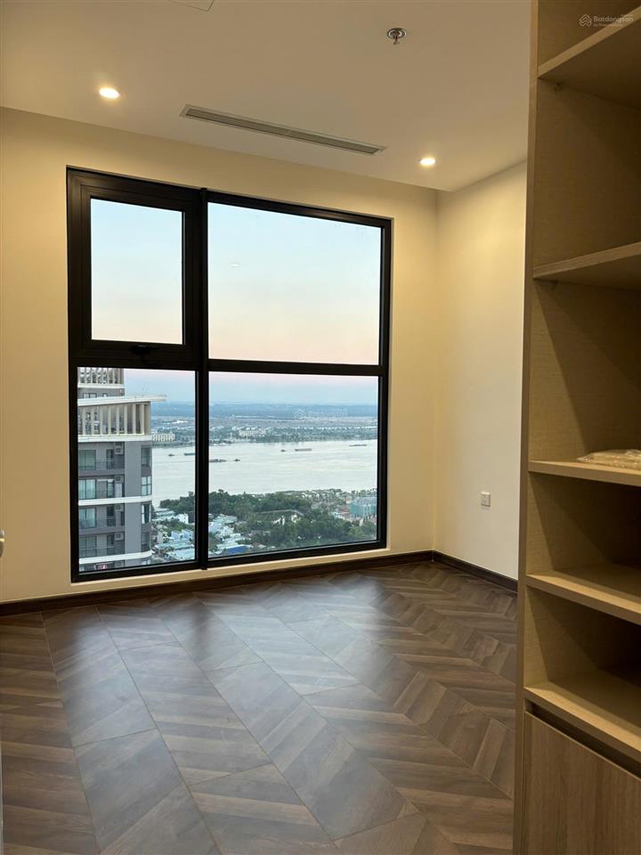 Căn 2 phòng ngủ căn góc kính cường cong the opus one, vinhomes grand park, trực diện công viên