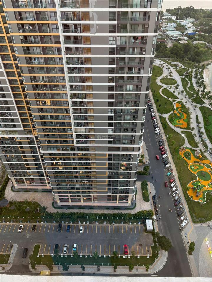 Căn 2 phòng ngủ căn góc kính cường cong the opus one, vinhomes grand park, trực diện công viên