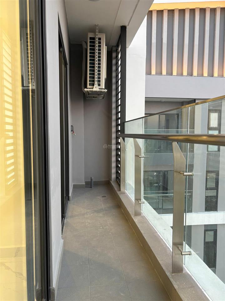 Căn 2 phòng ngủ căn góc kính cường cong the opus one, vinhomes grand park, trực diện công viên