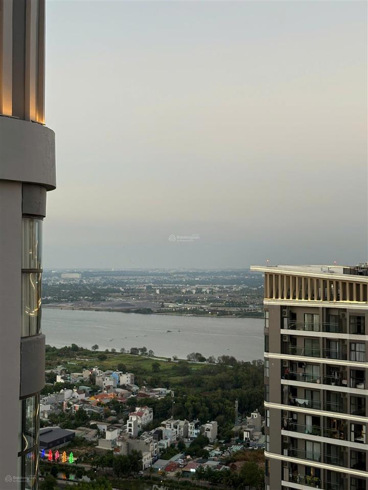 Căn 2 phòng ngủ căn góc kính cường cong the opus one, vinhomes grand park, trực diện công viên