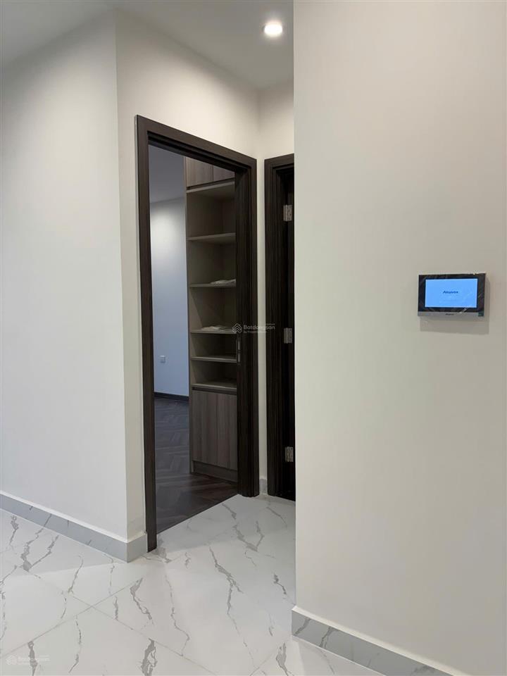 Căn 2 phòng ngủ căn góc kính cường cong the opus one, vinhomes grand park, trực diện công viên