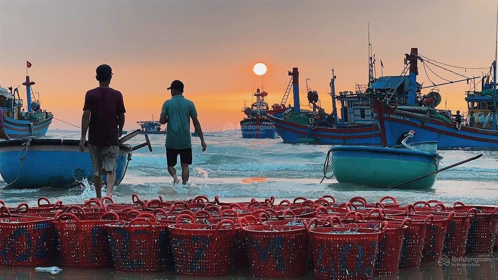 Bán nhà sát biển 3 mặt thoáng chỉ 5m ra biển long thuỷ