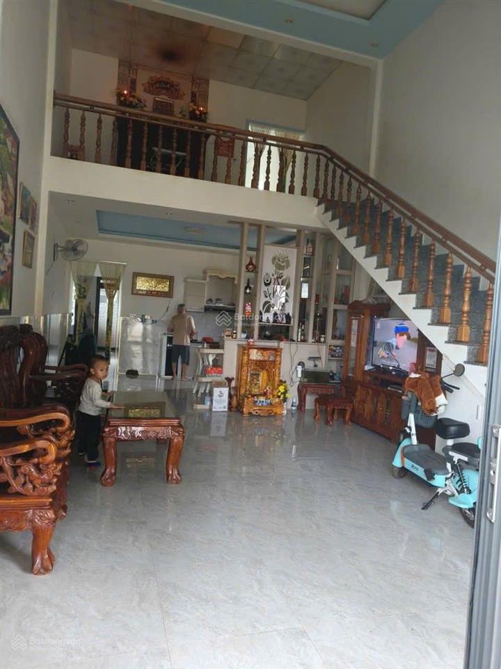 2.	nhà 3pn có sân ô tô, bồng lai hiệp thạnh, cách đường nhựa 200m, giá 1,7 tỷ. cách sân bay 5 km