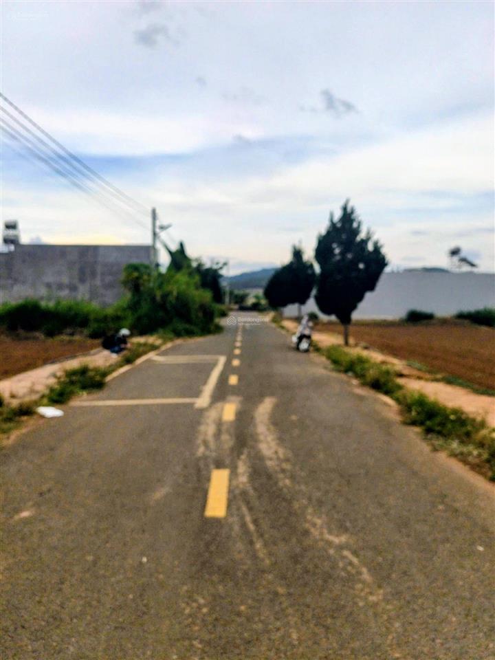  345m full thổ cư, 2 mặt tiền, ngang 12,75m nở hậu 13,5m, gần ql20 giá 4 tỷ. cách sân bay 8 km)