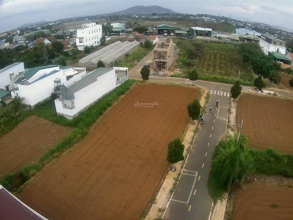  345m full thổ cư, 2 mặt tiền, ngang 12,75m nở hậu 13,5m, gần ql20 giá 4 tỷ. cách sân bay 8 km)