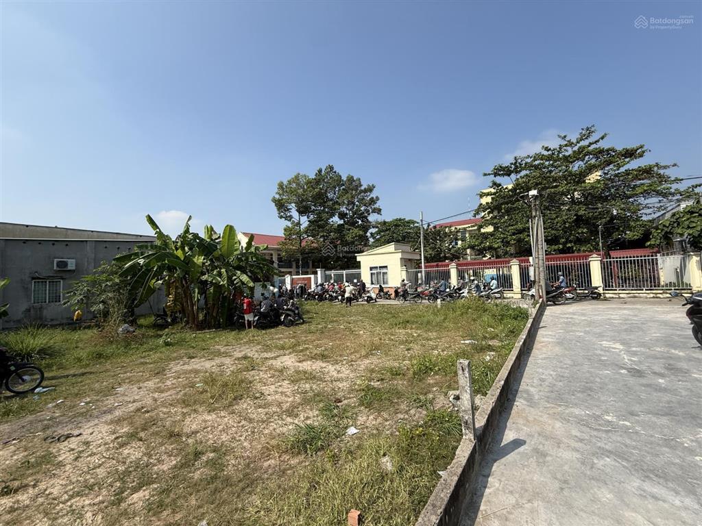 Đất nền thổ cư đối diện trường học hẻm betong xe hơi tới tận đất, 1 xẹc đường hv