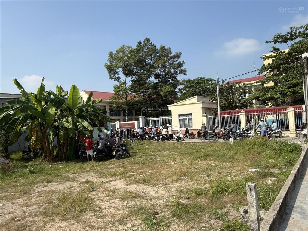 Đất nền thổ cư đối diện trường học hẻm betong xe hơi tới tận đất, 1 xẹc đường hv