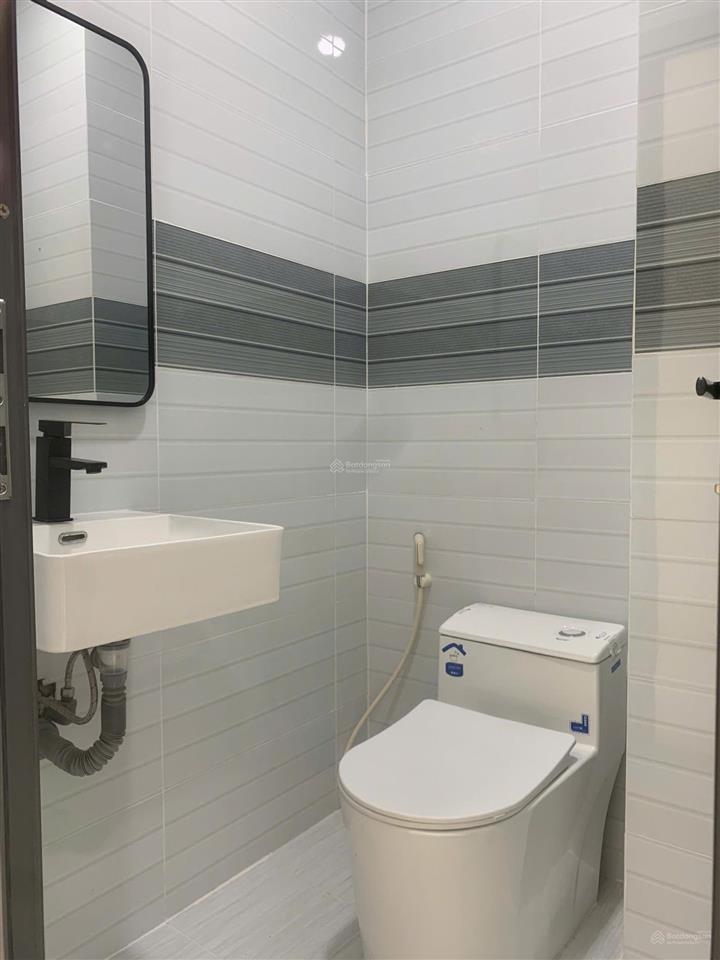 Bán nhà gần chợ bình tây, đường hậu giang, quận 6  dt3x11m  trệt 2 lầu. giá 5,6 tỷ