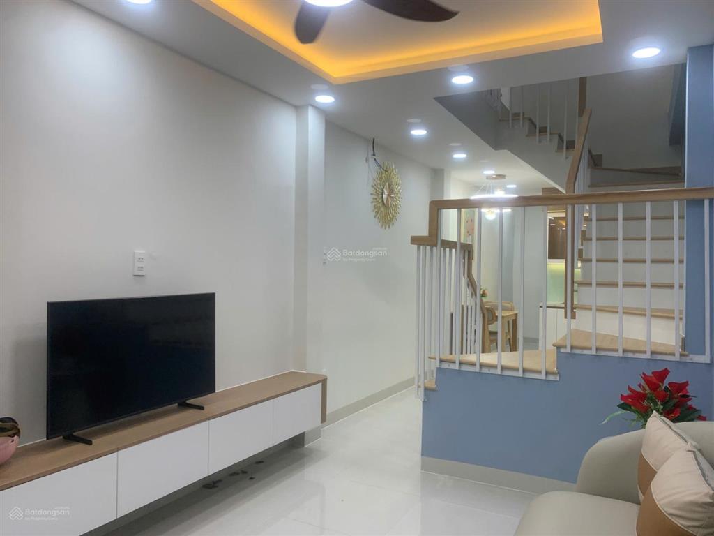 Bán nhà gần chợ bình tây, đường hậu giang, quận 6  dt3x11m  trệt 2 lầu. giá 5,6 tỷ