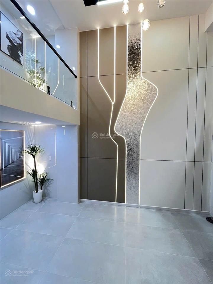 Bán nhà đẹp hxh 106 lạc long quân, p.3, quận 11  có thang máy  nhà 4 tấm rưỡi giá 8.7 tỷ