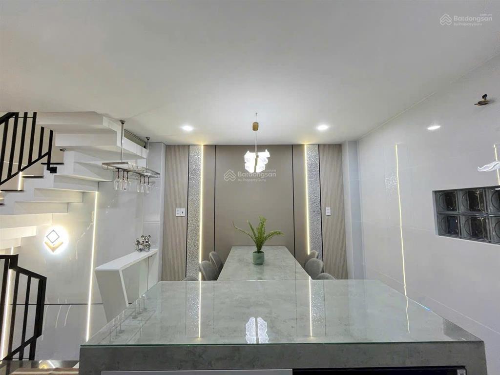 Bán nhà đẹp hxh 106 lạc long quân, p.3, quận 11  có thang máy  nhà 4 tấm rưỡi giá 8.7 tỷ