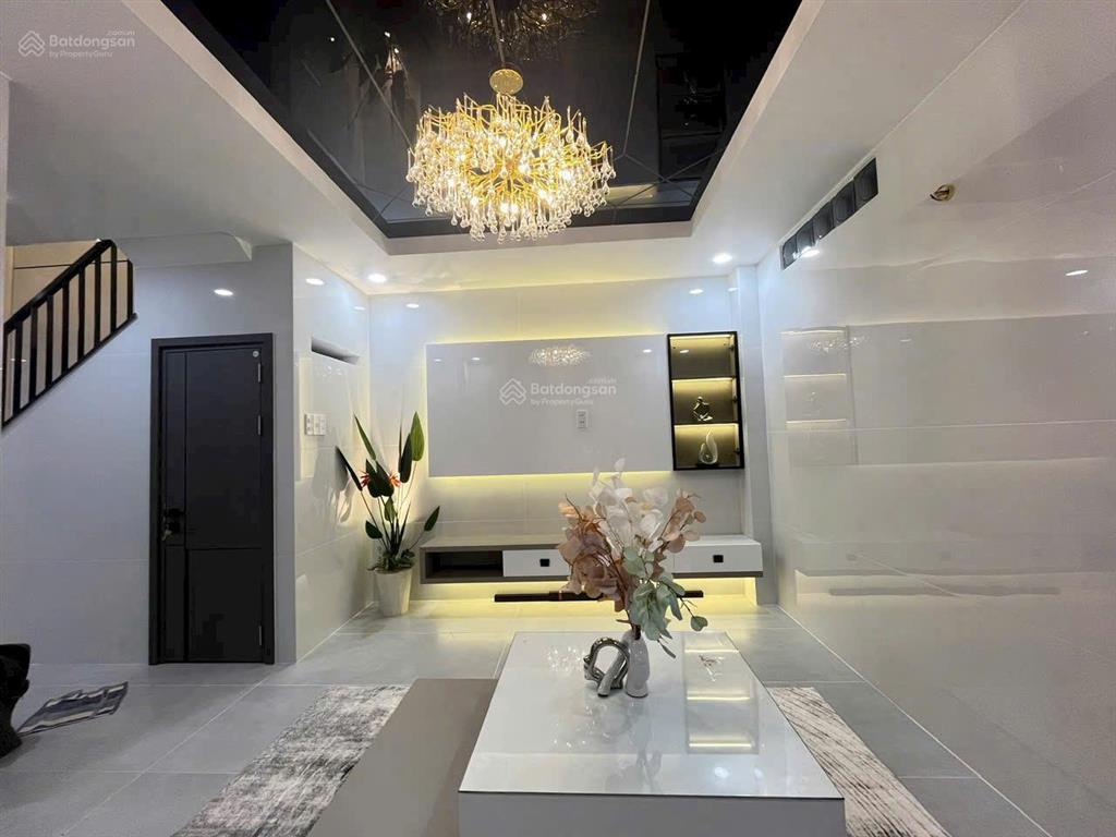 Bán nhà đẹp hxh 106 lạc long quân, p.3, quận 11  có thang máy  nhà 4 tấm rưỡi giá 8.7 tỷ