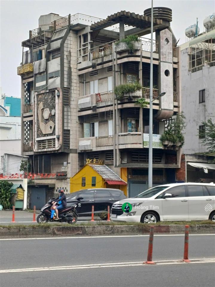 Giảm 1 tỷ  bán nhà căn góc 2 mặt tiền  vị trí siêu đắc địa, quận 11, dt 4.2x12m, 5 tầng