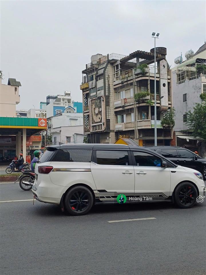 Giảm 1 tỷ  bán nhà căn góc 2 mặt tiền  vị trí siêu đắc địa, quận 11, dt 4.2x12m, 5 tầng