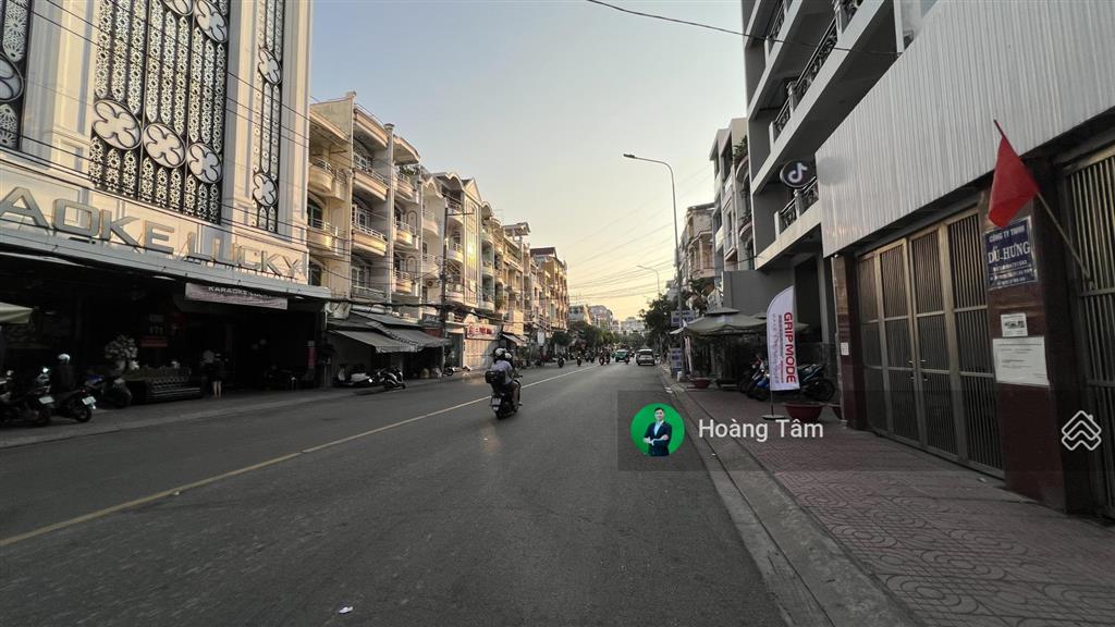 Bán nhà mặt tiền đường chợ lớn, quận 6, dt4x20m, 5 tầng, nhà mới hiện đại đầy đủ nội thất.