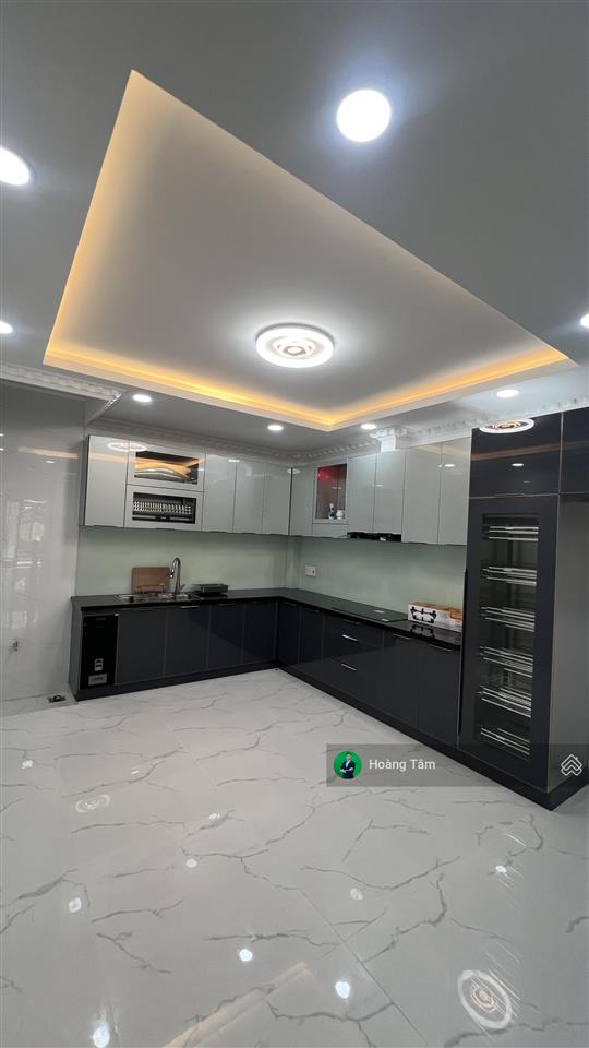 Bán nhà mặt tiền đường chợ lớn, quận 6, dt4x20m, 5 tầng, nhà mới hiện đại đầy đủ nội thất.