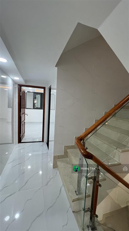 Bán nhà mặt tiền đường chợ lớn, quận 6, dt4x20m, 5 tầng, nhà mới hiện đại đầy đủ nội thất.