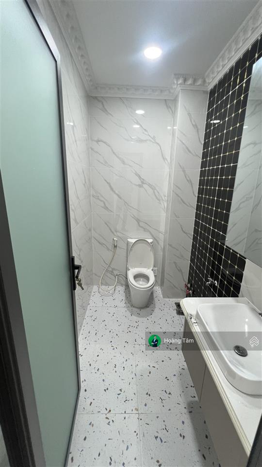 Bán nhà mặt tiền đường chợ lớn, quận 6, dt4x20m, 5 tầng, nhà mới hiện đại đầy đủ nội thất.