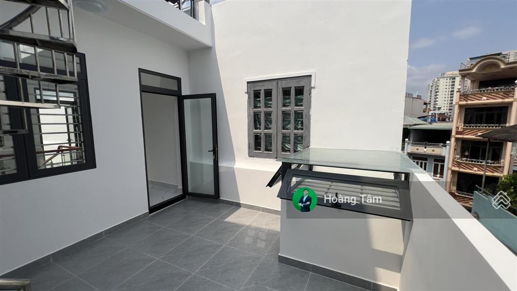 Bán nhà mặt tiền đường chợ lớn, quận 6, dt4x20m, 5 tầng, nhà mới hiện đại đầy đủ nội thất.