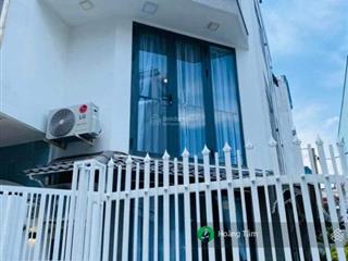 Sân vườn  bán nhà ông ích khiêm, quận 11, dtsd 45m2, 4 tầng, giá 5 tỷ990