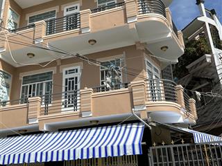 Cho thuê nhà góc 2 mặt tiền 2a lý đạo thành, quận 8, dt 9x9m , nhà 3 tầng, sân thượng view sông