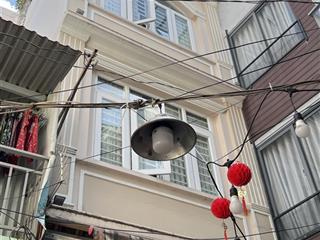 Bán nhà đẹp gần trường đh kinh tế, nguyễn tri phương, quận 10. dt 4x12m, 4 tầng, giá 9.2 tỷ
