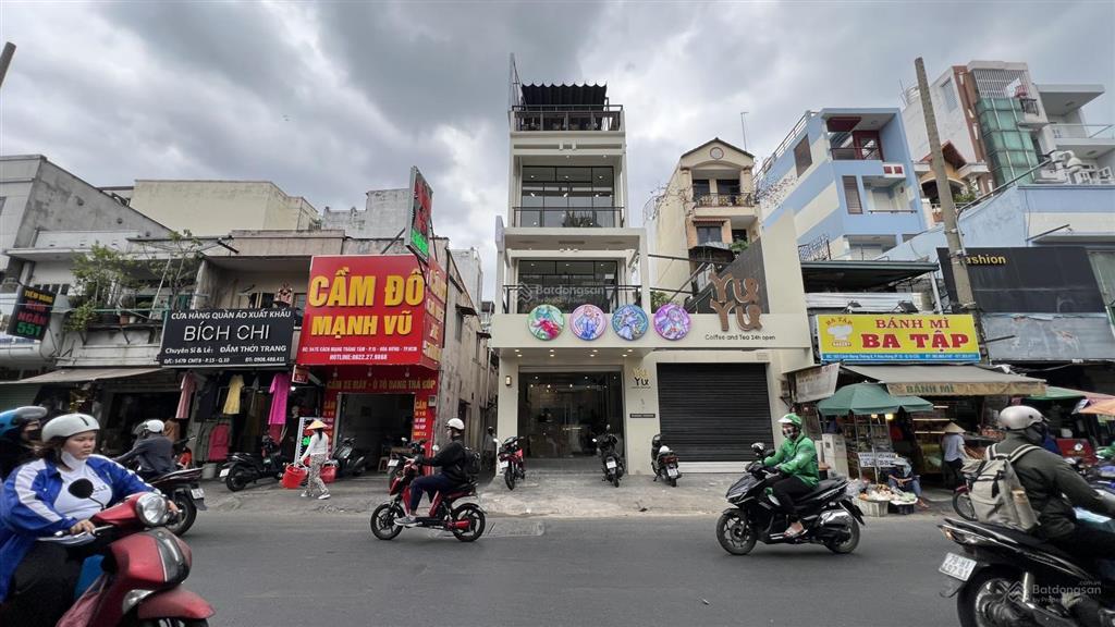 Cho thuê nhà 2 mặt tiền cmt8 khu chợ hòa hưng, quận 10, dt4x22m, trệt 4 lầu, lề rộng phù hợp kd