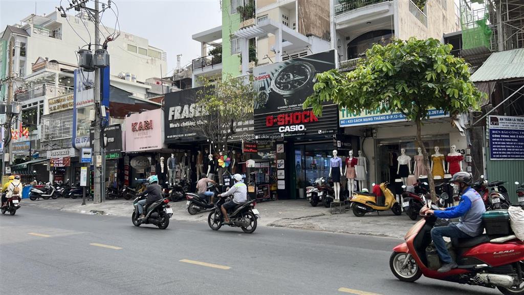 Cho thuê nhà 2 mặt tiền cmt8 khu chợ hòa hưng, quận 10, dt4x22m, trệt 4 lầu, lề rộng phù hợp kd