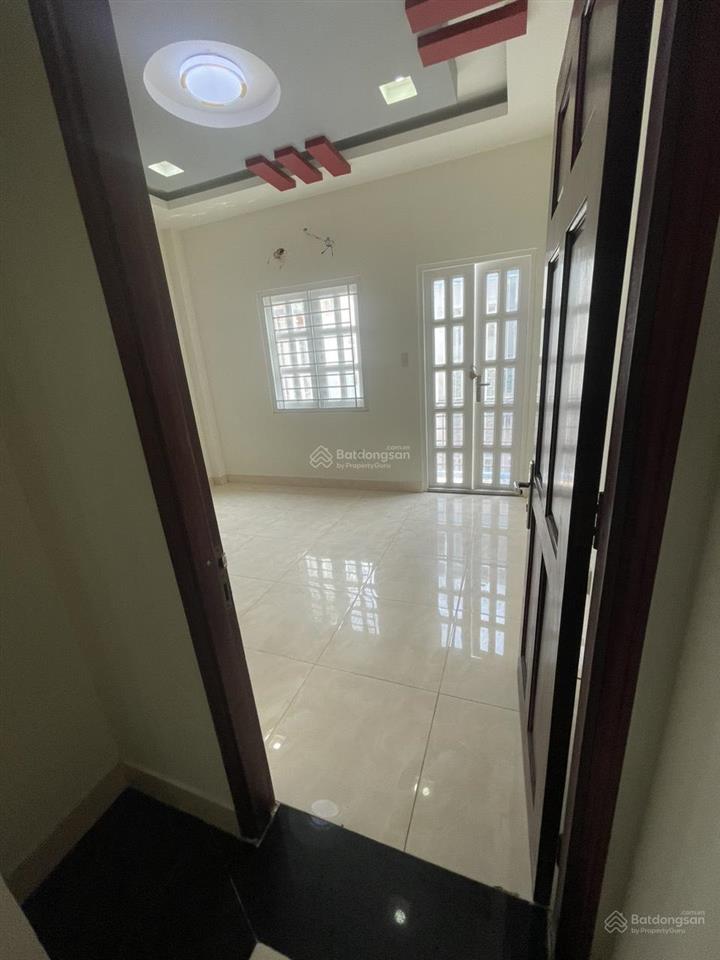 Cho thuê nhà 2 mặt tiền cmt8 khu chợ hòa hưng, quận 10, dt4x22m, trệt 4 lầu, lề rộng phù hợp kd