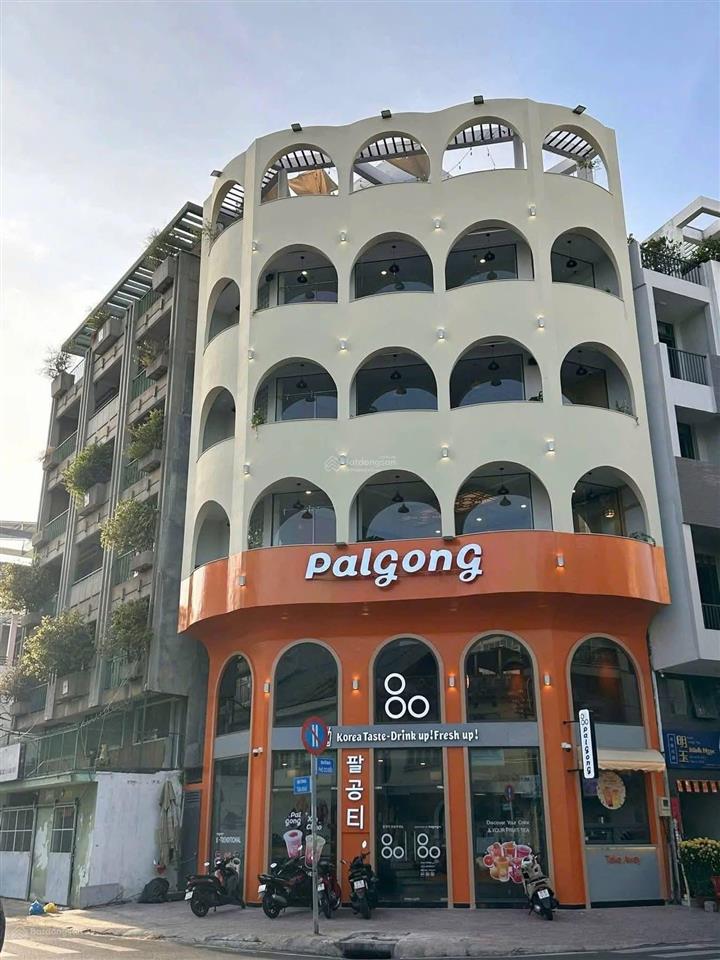 Cho thuê nhà góc 2mt ngang 14m gần chợ thiếc, phó cơ điều, quận 11. 5 tầng, thang máy