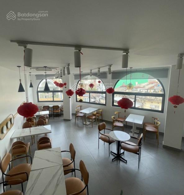 Cho thuê nhà góc 2mt ngang 14m gần chợ thiếc, phó cơ điều, quận 11. 5 tầng, thang máy