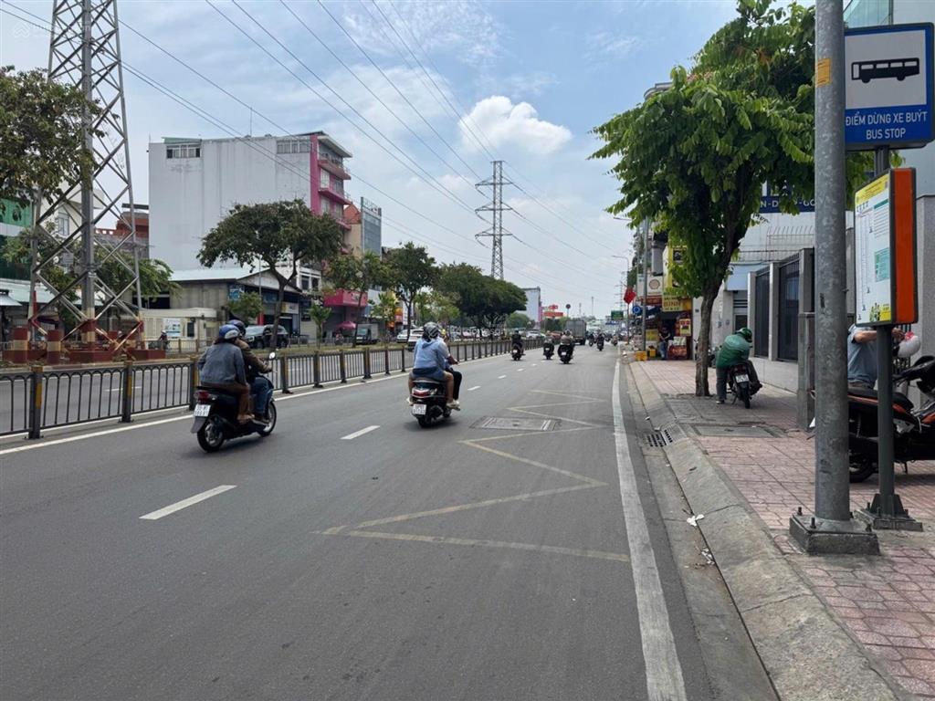 Bán nhà hẻm xe tải 27 kinh dương vương, gần vòng xoay phú lâm, quận 6. dt 4.6x20m, 3 tầng